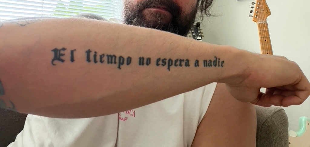 El tiempo no espera a nadie - Aika ei odota ketään